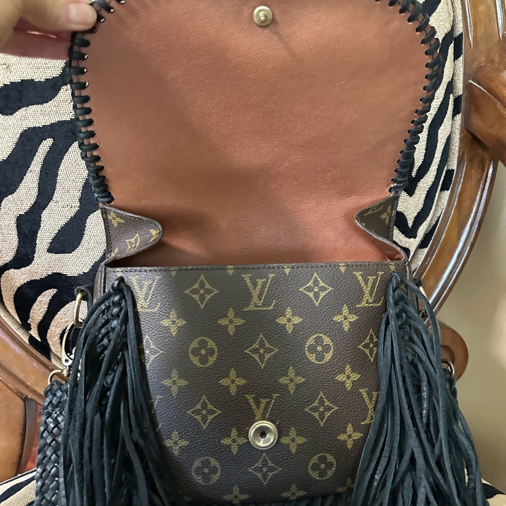 Louis Vuitton Black and Brown Monogram Crossbody Bag - Picture 6 of 16